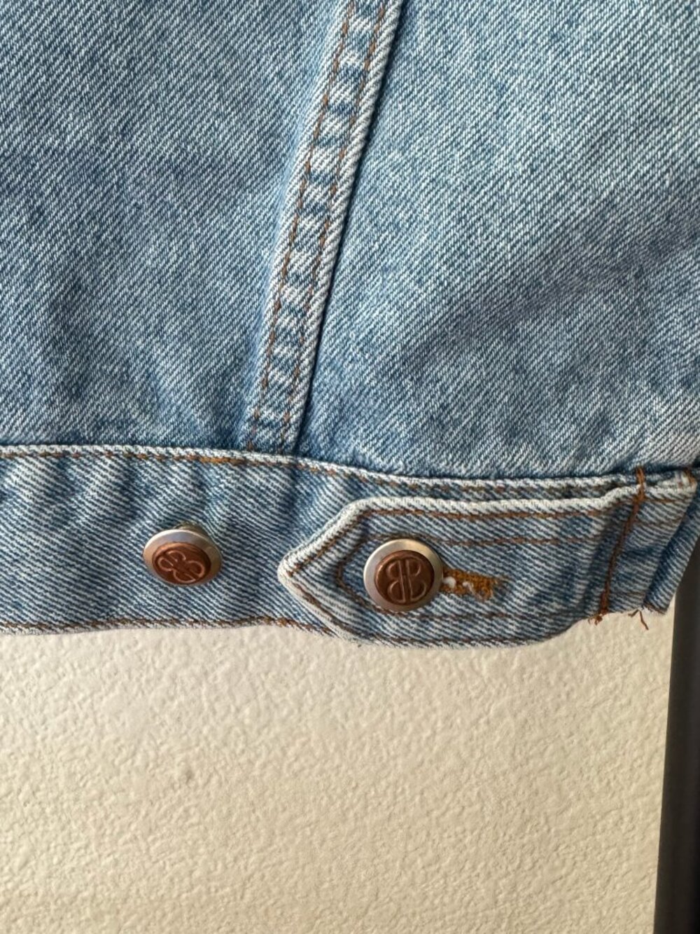 Vintage Bill Blass Light Wash Denim Vest Size Small - Picture 7 of 7